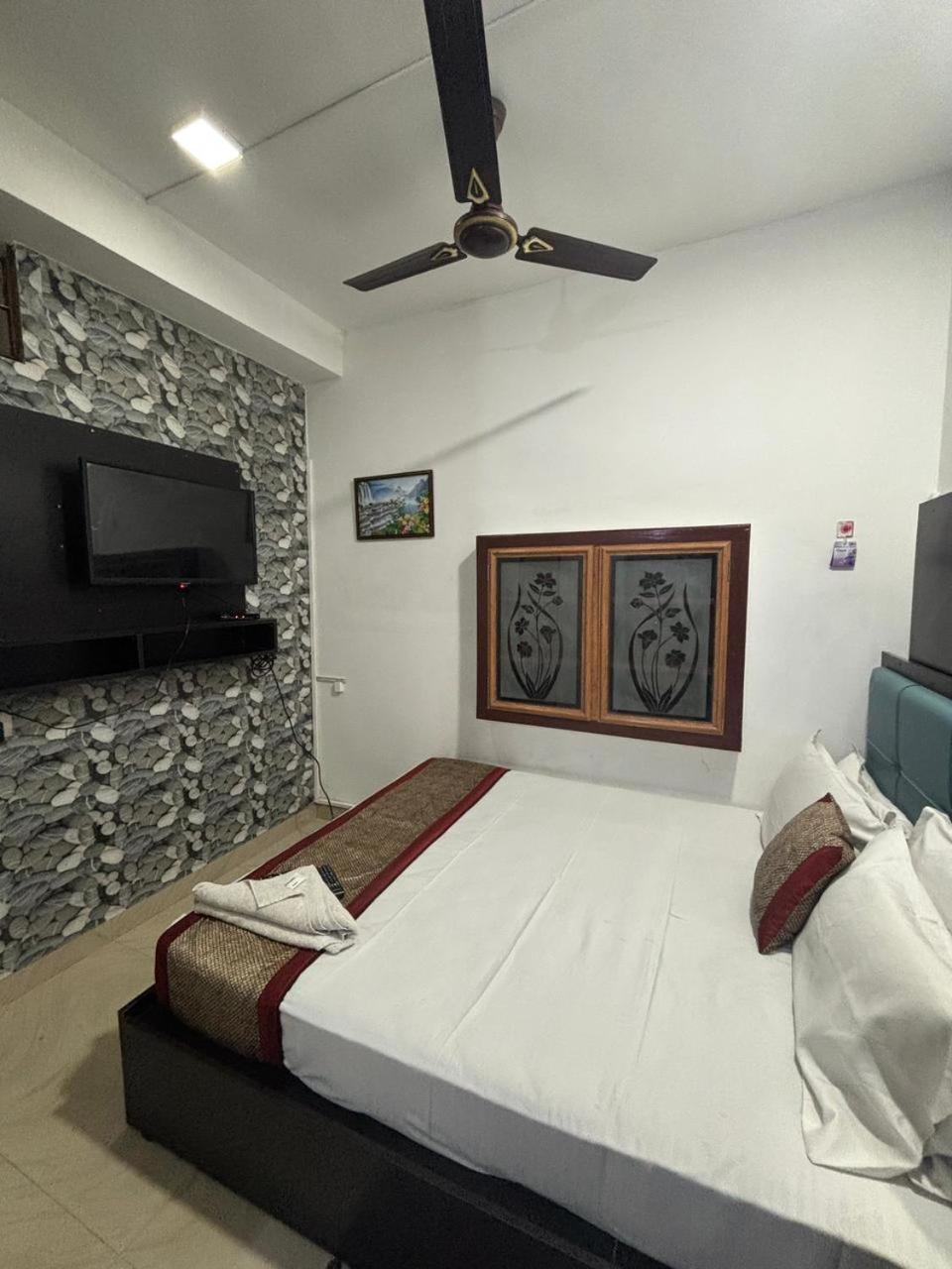 Hotel Sea View In Vypin Bagian luar foto