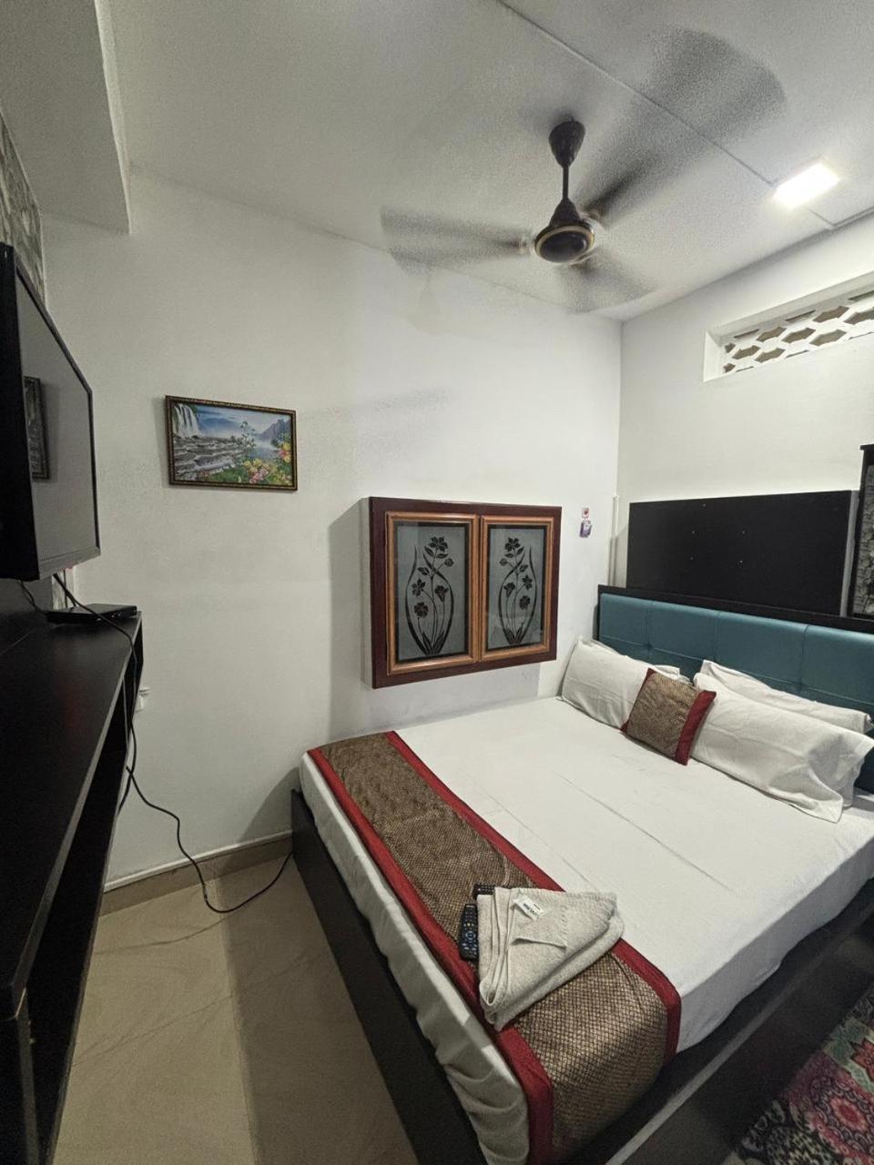 Hotel Sea View In Vypin Bagian luar foto