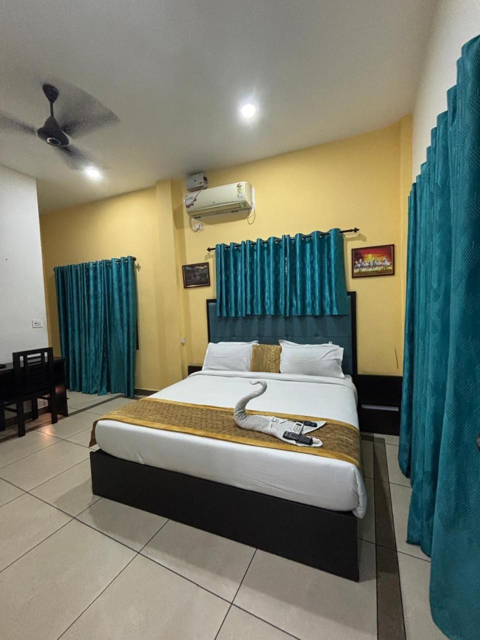 Hotel Sea View In Vypin Bagian luar foto